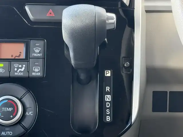 ダイハツ タント X SA Ⅲ 愛知県 2017(平29)年 3.7万km ブラックマイカメタリック /禁煙//ワンオーナー//純正オーディオ//パワースライドドア//オートライト//オートハイビーム//アイドリングストップ//オートリトラウィンカーミラー//ステアリングスイッチ//衝突回避支援ブレーキ//衝突警報//車線逸脱警報//誤発進抑制制御//先行車発進お知らせ//コーナーセンサー//スマートキー//プッシュスタート//純正フロアマット//純正ドアバイザー//保証書//取扱説明書//ディーラー記録簿//スペアキー