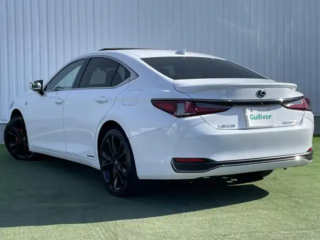 レクサス ＥＳ 300h Fスポーツ 香川県 2021(令3)年 2.9万km ホワイトノーヴァガラスフレーク 登録時走行距離；28909km/サンルーフ/純正ナビ/全方位カメラ/ETC２．０/レクサスセーフティーセンス/・プリクラッシュセーフティー/・レーンディパーチャーアラート/・レーダークルーズコントロール/・オートマチックハイビーム/ブラインドスポットモニター/クリアランスソナー/シートメモリー/パワーシート/シートヒーター/ベンチレーション/革巻きステアリング/ステアリングリモコン/パドルシフト/電動リアゲート/LEDヘッドライト/純正フロアマット/スマートキー
