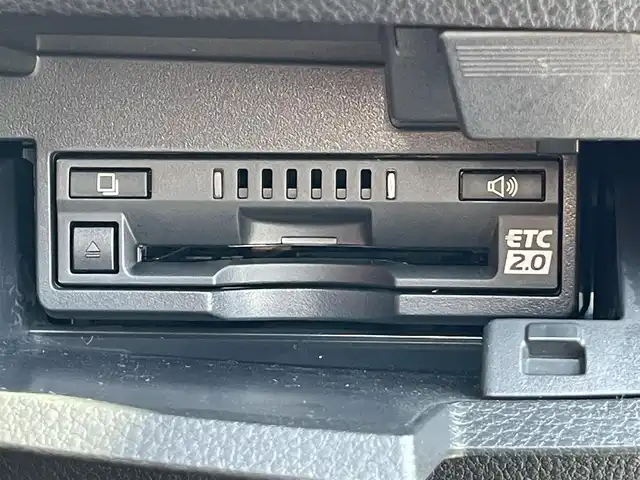 レクサス ＥＳ 300h Fスポーツ 香川県 2021(令3)年 2.9万km ホワイトノーヴァガラスフレーク 登録時走行距離；28909km/サンルーフ/純正ナビ/全方位カメラ/ETC２．０/レクサスセーフティーセンス/・プリクラッシュセーフティー/・レーンディパーチャーアラート/・レーダークルーズコントロール/・オートマチックハイビーム/ブラインドスポットモニター/クリアランスソナー/シートメモリー/パワーシート/シートヒーター/ベンチレーション/革巻きステアリング/ステアリングリモコン/パドルシフト/電動リアゲート/LEDヘッドライト/純正フロアマット/スマートキー