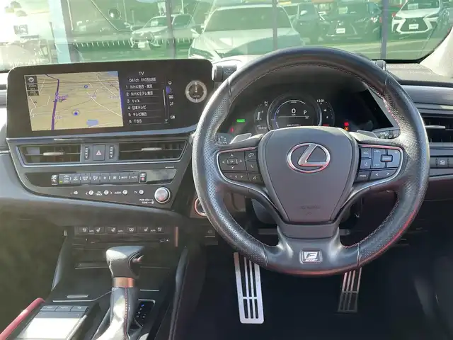 レクサス ＥＳ 300h Fスポーツ 香川県 2021(令3)年 2.9万km ホワイトノーヴァガラスフレーク 登録時走行距離；28909km/サンルーフ/純正ナビ/全方位カメラ/ETC２．０/レクサスセーフティーセンス/・プリクラッシュセーフティー/・レーンディパーチャーアラート/・レーダークルーズコントロール/・オートマチックハイビーム/ブラインドスポットモニター/クリアランスソナー/シートメモリー/パワーシート/シートヒーター/ベンチレーション/革巻きステアリング/ステアリングリモコン/パドルシフト/電動リアゲート/LEDヘッドライト/純正フロアマット/スマートキー