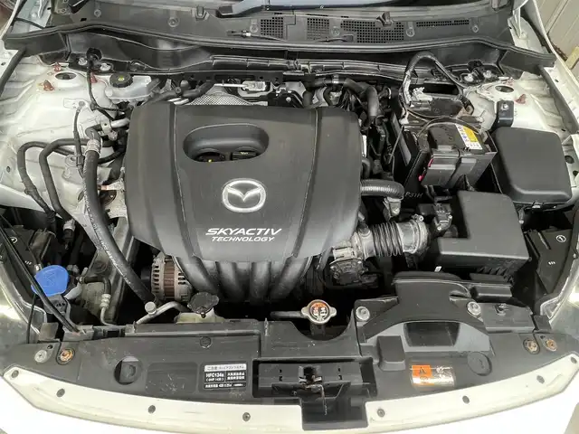 マツダ デミオ 13C 秋田県 2017(平29)年 10.3万km スノーフレイクホワイトパールマイカ ４WD/純正SDナビ（DVD/CD/BT/AM/FM/USB）/フルセグ（走行中視聴不可能）/社外１５インチアルミ（冬タイヤ装着）/スマートキー/アイドリングストップ/プッシュスタート/MTモード付AT/ステアリングスイッチ/ETC/純正フロアマット/パワーステアリング/パワーウィンドウ/ヘッドライトレベライザー/横滑り防止/盗難防止装置/寒冷地仕様/電動格納ウィンカーミラー/保証書/取扱説明書/記録簿