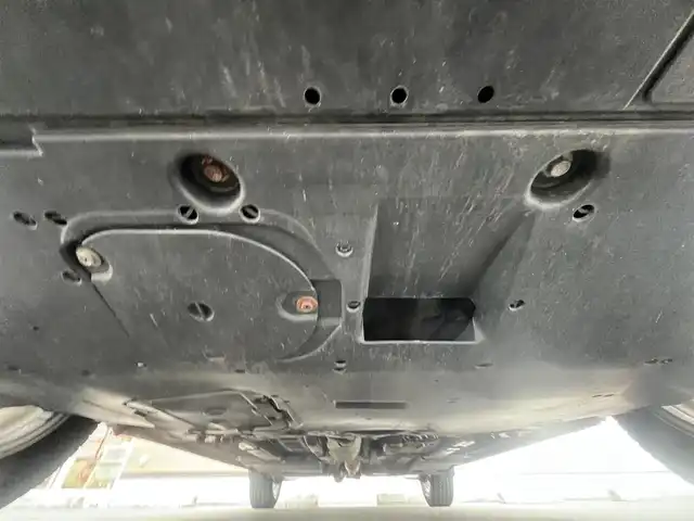 マツダ デミオ 13C 秋田県 2017(平29)年 10.3万km スノーフレイクホワイトパールマイカ ４WD/純正SDナビ（DVD/CD/BT/AM/FM/USB）/フルセグ（走行中視聴不可能）/社外１５インチアルミ（冬タイヤ装着）/スマートキー/アイドリングストップ/プッシュスタート/MTモード付AT/ステアリングスイッチ/ETC/純正フロアマット/パワーステアリング/パワーウィンドウ/ヘッドライトレベライザー/横滑り防止/盗難防止装置/寒冷地仕様/電動格納ウィンカーミラー/保証書/取扱説明書/記録簿