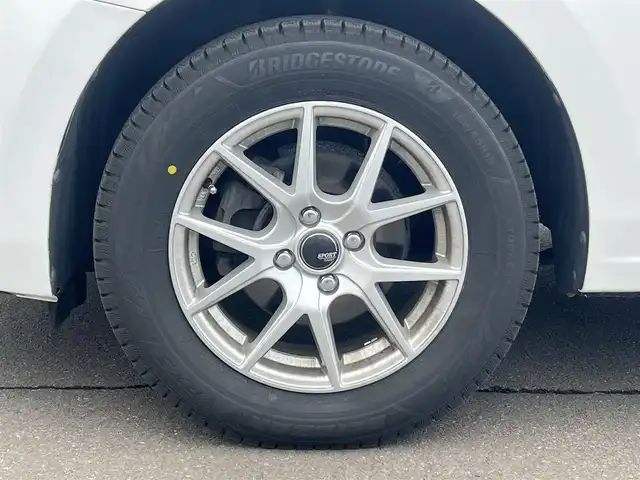 マツダ デミオ 13C 秋田県 2017(平29)年 10.3万km スノーフレイクホワイトパールマイカ ４WD/純正SDナビ（DVD/CD/BT/AM/FM/USB）/フルセグ（走行中視聴不可能）/社外１５インチアルミ（冬タイヤ装着）/スマートキー/アイドリングストップ/プッシュスタート/MTモード付AT/ステアリングスイッチ/ETC/純正フロアマット/パワーステアリング/パワーウィンドウ/ヘッドライトレベライザー/横滑り防止/盗難防止装置/寒冷地仕様/電動格納ウィンカーミラー/保証書/取扱説明書/記録簿