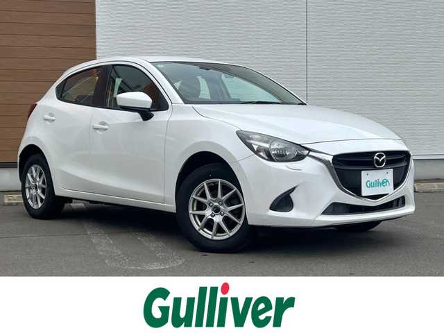 マツダ デミオ 13C 秋田県 2017(平29)年 10.3万km スノーフレイクホワイトパールマイカ ４WD/純正SDナビ（DVD/CD/BT/AM/FM/USB）/フルセグ（走行中視聴不可能）/社外１５インチアルミ（冬タイヤ装着）/スマートキー/アイドリングストップ/プッシュスタート/MTモード付AT/ステアリングスイッチ/ETC/純正フロアマット/パワーステアリング/パワーウィンドウ/ヘッドライトレベライザー/横滑り防止/盗難防止装置/寒冷地仕様/電動格納ウィンカーミラー/保証書/取扱説明書/記録簿