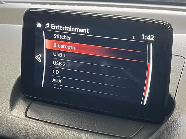 マツダ デミオ 13C 秋田県 2017(平29)年 10.3万km スノーフレイクホワイトパールマイカ ４WD/純正SDナビ（DVD/CD/BT/AM/FM/USB）/フルセグ（走行中視聴不可能）/社外１５インチアルミ（冬タイヤ装着）/スマートキー/アイドリングストップ/プッシュスタート/MTモード付AT/ステアリングスイッチ/ETC/純正フロアマット/パワーステアリング/パワーウィンドウ/ヘッドライトレベライザー/横滑り防止/盗難防止装置/寒冷地仕様/電動格納ウィンカーミラー/保証書/取扱説明書/記録簿