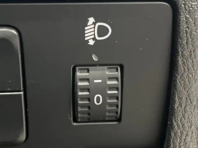 マツダ デミオ 13C 秋田県 2017(平29)年 10.3万km スノーフレイクホワイトパールマイカ ４WD/純正SDナビ（DVD/CD/BT/AM/FM/USB）/フルセグ（走行中視聴不可能）/社外１５インチアルミ（冬タイヤ装着）/スマートキー/アイドリングストップ/プッシュスタート/MTモード付AT/ステアリングスイッチ/ETC/純正フロアマット/パワーステアリング/パワーウィンドウ/ヘッドライトレベライザー/横滑り防止/盗難防止装置/寒冷地仕様/電動格納ウィンカーミラー/保証書/取扱説明書/記録簿