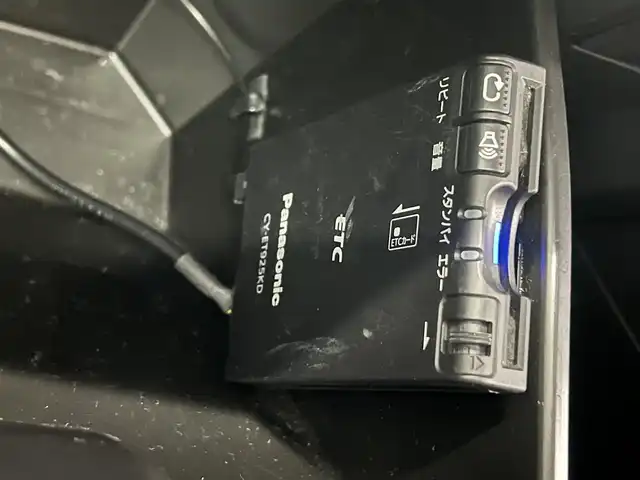 マツダ デミオ 13C 秋田県 2017(平29)年 10.3万km スノーフレイクホワイトパールマイカ ４WD/純正SDナビ（DVD/CD/BT/AM/FM/USB）/フルセグ（走行中視聴不可能）/社外１５インチアルミ（冬タイヤ装着）/スマートキー/アイドリングストップ/プッシュスタート/MTモード付AT/ステアリングスイッチ/ETC/純正フロアマット/パワーステアリング/パワーウィンドウ/ヘッドライトレベライザー/横滑り防止/盗難防止装置/寒冷地仕様/電動格納ウィンカーミラー/保証書/取扱説明書/記録簿