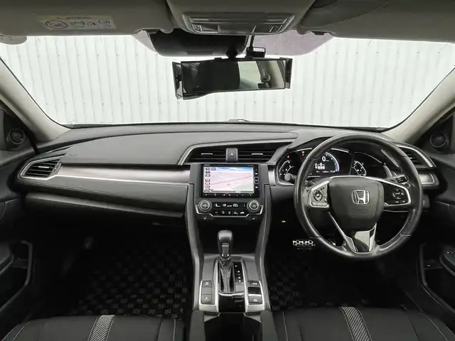 ホンダ シビック セダン 滋賀県 2019(平31)年 4.1万km ルナシルバーM ワンオーナー/純正ナビ/・Bluetooth/・フルセグ/・CD/DVD/バックカメラ/ETC/純正ドライブレコーダー/アダプティブクルーズコントロール/革巻きステアリング/ステアリングリモコン/パドルシフト/前席シートヒーター/オートブレーキホールド/シートリフター/オートリトラミラー/LEDオートライト/フォグライト/先行車発進告知/標識認識機能/社外AW付スタットレスタイヤ２本/スマートキー