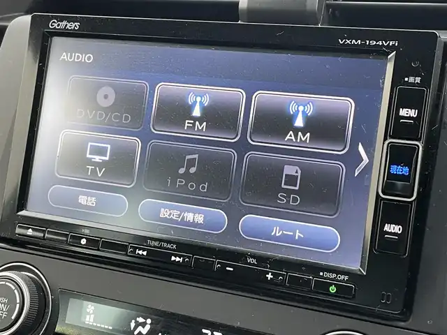 ホンダ シビック セダン 滋賀県 2019(平31)年 4.1万km ルナシルバーM ワンオーナー/純正ナビ/・Bluetooth/・フルセグ/・CD/DVD/バックカメラ/ETC/純正ドライブレコーダー/アダプティブクルーズコントロール/革巻きステアリング/ステアリングリモコン/パドルシフト/前席シートヒーター/オートブレーキホールド/シートリフター/オートリトラミラー/LEDオートライト/フォグライト/先行車発進告知/標識認識機能/社外AW付スタットレスタイヤ２本/スマートキー