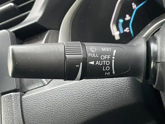 ホンダ シビック セダン 滋賀県 2019(平31)年 4.1万km ルナシルバーM ワンオーナー/純正ナビ/・Bluetooth/・フルセグ/・CD/DVD/バックカメラ/ETC/純正ドライブレコーダー/アダプティブクルーズコントロール/革巻きステアリング/ステアリングリモコン/パドルシフト/前席シートヒーター/オートブレーキホールド/シートリフター/オートリトラミラー/LEDオートライト/フォグライト/先行車発進告知/標識認識機能/社外AW付スタットレスタイヤ２本/スマートキー
