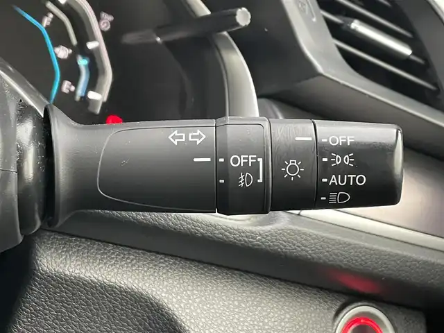 ホンダ シビック セダン 滋賀県 2019(平31)年 4.1万km ルナシルバーM ワンオーナー/純正ナビ/・Bluetooth/・フルセグ/・CD/DVD/バックカメラ/ETC/純正ドライブレコーダー/アダプティブクルーズコントロール/革巻きステアリング/ステアリングリモコン/パドルシフト/前席シートヒーター/オートブレーキホールド/シートリフター/オートリトラミラー/LEDオートライト/フォグライト/先行車発進告知/標識認識機能/社外AW付スタットレスタイヤ２本/スマートキー