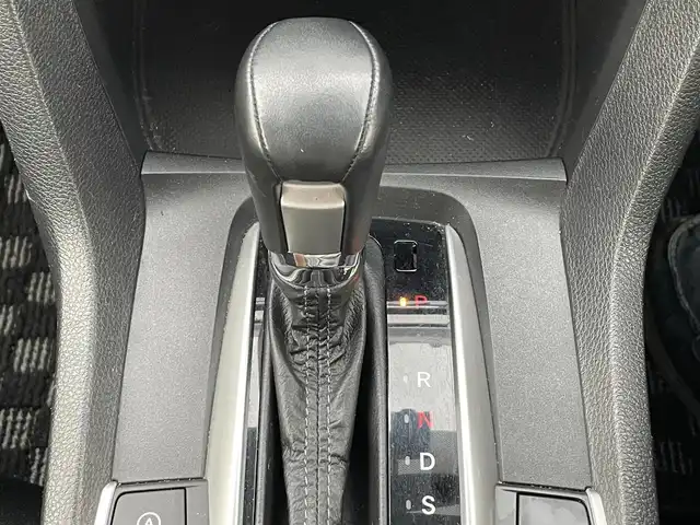 ホンダ シビック セダン 滋賀県 2019(平31)年 4.1万km ルナシルバーM ワンオーナー/純正ナビ/・Bluetooth/・フルセグ/・CD/DVD/バックカメラ/ETC/純正ドライブレコーダー/アダプティブクルーズコントロール/革巻きステアリング/ステアリングリモコン/パドルシフト/前席シートヒーター/オートブレーキホールド/シートリフター/オートリトラミラー/LEDオートライト/フォグライト/先行車発進告知/標識認識機能/社外AW付スタットレスタイヤ２本/スマートキー