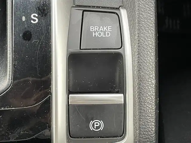 ホンダ シビック セダン 滋賀県 2019(平31)年 4.1万km ルナシルバーM ワンオーナー/純正ナビ/・Bluetooth/・フルセグ/・CD/DVD/バックカメラ/ETC/純正ドライブレコーダー/アダプティブクルーズコントロール/革巻きステアリング/ステアリングリモコン/パドルシフト/前席シートヒーター/オートブレーキホールド/シートリフター/オートリトラミラー/LEDオートライト/フォグライト/先行車発進告知/標識認識機能/社外AW付スタットレスタイヤ２本/スマートキー