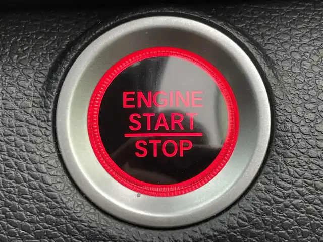 ホンダ シビック セダン 滋賀県 2019(平31)年 4.1万km ルナシルバーM ワンオーナー/純正ナビ/・Bluetooth/・フルセグ/・CD/DVD/バックカメラ/ETC/純正ドライブレコーダー/アダプティブクルーズコントロール/革巻きステアリング/ステアリングリモコン/パドルシフト/前席シートヒーター/オートブレーキホールド/シートリフター/オートリトラミラー/LEDオートライト/フォグライト/先行車発進告知/標識認識機能/社外AW付スタットレスタイヤ２本/スマートキー