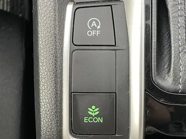ホンダ シビック セダン 滋賀県 2019(平31)年 4.1万km ルナシルバーM ワンオーナー/純正ナビ/・Bluetooth/・フルセグ/・CD/DVD/バックカメラ/ETC/純正ドライブレコーダー/アダプティブクルーズコントロール/革巻きステアリング/ステアリングリモコン/パドルシフト/前席シートヒーター/オートブレーキホールド/シートリフター/オートリトラミラー/LEDオートライト/フォグライト/先行車発進告知/標識認識機能/社外AW付スタットレスタイヤ２本/スマートキー