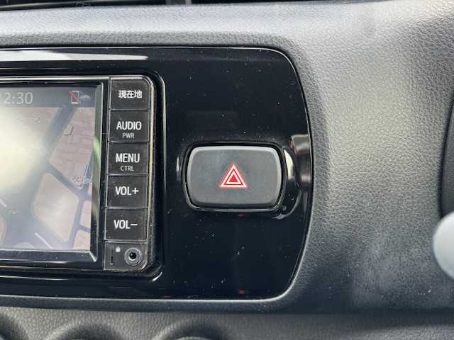 トヨタ ヴィッツ F セーフティーエディションⅢ 愛知県 2019(令1)年 1.9万km センシュアルレッドマイカ ワンオーナー/純正SDナビ/AMFM/CD/SD/BT/AUX/ワンセグ/LEDヘッドライト/オートハイビーム/プリクラッシュセーフティシステム/LDA/純正フロアマット/保証書/取扱説明書/スペアキー