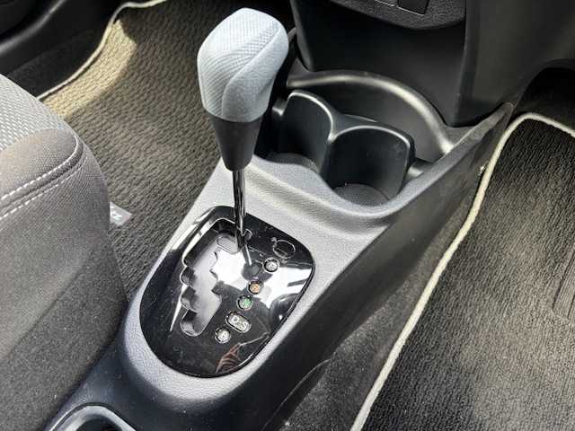 トヨタ ヴィッツ F セーフティーエディションⅢ 愛知県 2019(令1)年 1.9万km センシュアルレッドマイカ ワンオーナー/純正SDナビ/AMFM/CD/SD/BT/AUX/ワンセグ/LEDヘッドライト/オートハイビーム/プリクラッシュセーフティシステム/LDA/純正フロアマット/保証書/取扱説明書/スペアキー