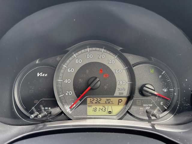 トヨタ ヴィッツ F セーフティーエディションⅢ 愛知県 2019(令1)年 1.9万km センシュアルレッドマイカ ワンオーナー/純正SDナビ/AMFM/CD/SD/BT/AUX/ワンセグ/LEDヘッドライト/オートハイビーム/プリクラッシュセーフティシステム/LDA/純正フロアマット/保証書/取扱説明書/スペアキー