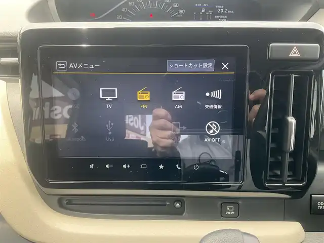 スズキ ソリオ HV MZ 滋賀県 2022(令4)年 3.6万km ピュアホワイトP 全方位モニター付ナビ装着車/ワンオーナー /純正15インチアルミホイール/両側パワースライドドア/純正メーカーOP9インチナビゲーション/・CD/DVD/・AM/FM/・Bluetooth/全方位モニター/純正ETC/ヘッドアップディスプレイ/前後ドライブレコーダー/前席シートヒーター/クルーズコントロール/スペアキー/取扱説明書/保証書/