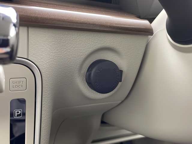 スズキ ラパン ＬＣ X 千葉県 2022(令4)年 0.3万km ソフトベージュメタリック 禁煙車/衝突被害軽減ブレーキ/・車線逸脱警報/・ソナーセンサー/・コーナーセンサー/シートヒーター/本革巻きステアリング/木目調インテリアパネル/サンバイザー（照明付き）/ステアリングリモコン/UＳＢソケット（×２）/LＥＤオ－トライト/全方位用カメラ装着車/プッシュスタート/スマートキー