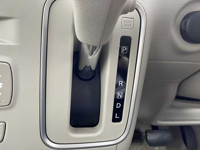 スズキ ラパン ＬＣ X 千葉県 2022(令4)年 0.3万km ソフトベージュメタリック 禁煙車/衝突被害軽減ブレーキ/・車線逸脱警報/・ソナーセンサー/・コーナーセンサー/シートヒーター/本革巻きステアリング/木目調インテリアパネル/サンバイザー（照明付き）/ステアリングリモコン/UＳＢソケット（×２）/LＥＤオ－トライト/全方位用カメラ装着車/プッシュスタート/スマートキー
