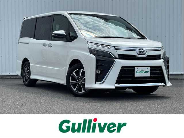 トヨタ ヴォクシー ZS 煌Ⅲ 滋賀県 2022(令4)年 8.5万km ホワイトパールクリスタルシャイン アルパイン9型ディスプレイ/・Bluetooth/HDMI/・USB/バックカメラ/革巻きステアリング/ステアリングリモコン/ETC/クルコン/前方ドライブレコーダー/ハーフレザーシート/両側パワースライドドア/LEDオートライト/オートハイビーム/フォグライト/トヨタセーフティセンス/・レーンディパーチャーアラート/・プリクラッシュセーフティ/・パーキングサポートブレーキ/・クリアランスソナー/・先行車発進告知/オートリトラミラー/スマートキー