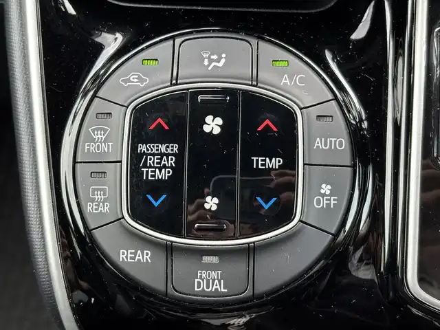 トヨタ ヴォクシー ZS 煌Ⅲ 滋賀県 2022(令4)年 8.5万km ホワイトパールクリスタルシャイン アルパイン9型ディスプレイ/・Bluetooth/HDMI/・USB/バックカメラ/革巻きステアリング/ステアリングリモコン/ETC/クルコン/前方ドライブレコーダー/ハーフレザーシート/両側パワースライドドア/LEDオートライト/オートハイビーム/フォグライト/トヨタセーフティセンス/・レーンディパーチャーアラート/・プリクラッシュセーフティ/・パーキングサポートブレーキ/・クリアランスソナー/・先行車発進告知/オートリトラミラー/スマートキー
