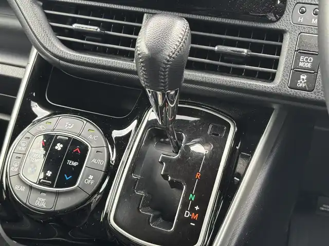 トヨタ ヴォクシー ZS 煌Ⅲ 滋賀県 2022(令4)年 8.5万km ホワイトパールクリスタルシャイン アルパイン9型ディスプレイ/・Bluetooth/HDMI/・USB/バックカメラ/革巻きステアリング/ステアリングリモコン/ETC/クルコン/前方ドライブレコーダー/ハーフレザーシート/両側パワースライドドア/LEDオートライト/オートハイビーム/フォグライト/トヨタセーフティセンス/・レーンディパーチャーアラート/・プリクラッシュセーフティ/・パーキングサポートブレーキ/・クリアランスソナー/・先行車発進告知/オートリトラミラー/スマートキー