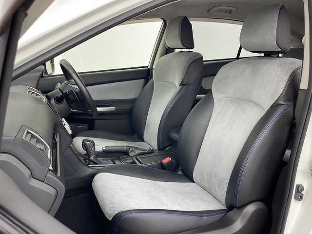 スバル インプレッサ スポーツ HV 2．0i-S アイサイト 道央・札幌 2015(平27)年 6.9万km クリスタルホワイトP ・４ＷＤ/・社外ナビ＆TＶ＆ＢＴ＆ＤＶＤ＆ＣＤ＆ＵＳＢ/・アイサイトＶｅｒ２/・車線逸脱警報/・横滑り防止機能/・ヒルスタートアシスト/・社外ＥＴＣ/・パドルシフト/・前席パワーシート/・Ｓｉドライブ/・オートライト/・HIDヘッドライト/・ドアミラーヒーター