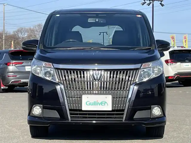 トヨタ エスクァイア Gi 道央・札幌 2015(平27)年 8.8万km スパークリングブラックパールクリスタルシャイン ４WD/寒冷地仕様/純正ディーラーOPナビ/CD/DVD/BT/フルセグ/純正フリップダウンモニター/横滑り防止装置/クルーズコントロール/バックカメラ/ビルトインETC/アイドリングストップ/ECOMODE/自動防眩ミラー/両側パワースライドドア/前席シートヒーター/レザーシート/革巻きウッドコンビステアリング/ステアリングリモコン/MTモード付AT/プッシュスタート/スマートキー/LEDヘッドライト/オートライト/オートハイビーム/フォグランプ/電動格納ミラー/ウィンカーミラー/純正フロアマット/ドアバイザー/スペアキー/純正エンジンスターター/純正AW付冬タイヤ積込/195/65/R15/2019年/山5mm/社外アルミホイール積込（４本）