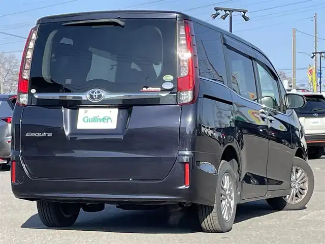 トヨタ エスクァイア Gi 道央・札幌 2015(平27)年 8.8万km スパークリングブラックパールクリスタルシャイン ４WD/寒冷地仕様/純正ディーラーOPナビ/CD/DVD/BT/フルセグ/純正フリップダウンモニター/横滑り防止装置/クルーズコントロール/バックカメラ/ビルトインETC/アイドリングストップ/ECOMODE/自動防眩ミラー/両側パワースライドドア/前席シートヒーター/レザーシート/革巻きウッドコンビステアリング/ステアリングリモコン/MTモード付AT/プッシュスタート/スマートキー/LEDヘッドライト/オートライト/オートハイビーム/フォグランプ/電動格納ミラー/ウィンカーミラー/純正フロアマット/ドアバイザー/スペアキー/純正エンジンスターター/純正AW付冬タイヤ積込/195/65/R15/2019年/山5mm/社外アルミホイール積込（４本）