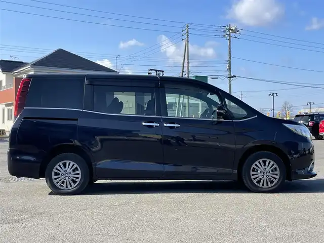 トヨタ エスクァイア Gi 道央・札幌 2015(平27)年 8.8万km スパークリングブラックパールクリスタルシャイン ４WD/寒冷地仕様/純正ディーラーOPナビ/CD/DVD/BT/フルセグ/純正フリップダウンモニター/横滑り防止装置/クルーズコントロール/バックカメラ/ビルトインETC/アイドリングストップ/ECOMODE/自動防眩ミラー/両側パワースライドドア/前席シートヒーター/レザーシート/革巻きウッドコンビステアリング/ステアリングリモコン/MTモード付AT/プッシュスタート/スマートキー/LEDヘッドライト/オートライト/オートハイビーム/フォグランプ/電動格納ミラー/ウィンカーミラー/純正フロアマット/ドアバイザー/スペアキー/純正エンジンスターター/純正AW付冬タイヤ積込/195/65/R15/2019年/山5mm/社外アルミホイール積込（４本）