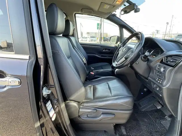 トヨタ エスクァイア Gi 道央・札幌 2015(平27)年 8.8万km スパークリングブラックパールクリスタルシャイン ４WD/寒冷地仕様/純正ディーラーOPナビ/CD/DVD/BT/フルセグ/純正フリップダウンモニター/横滑り防止装置/クルーズコントロール/バックカメラ/ビルトインETC/アイドリングストップ/ECOMODE/自動防眩ミラー/両側パワースライドドア/前席シートヒーター/レザーシート/革巻きウッドコンビステアリング/ステアリングリモコン/MTモード付AT/プッシュスタート/スマートキー/LEDヘッドライト/オートライト/オートハイビーム/フォグランプ/電動格納ミラー/ウィンカーミラー/純正フロアマット/ドアバイザー/スペアキー/純正エンジンスターター/純正AW付冬タイヤ積込/195/65/R15/2019年/山5mm/社外アルミホイール積込（４本）