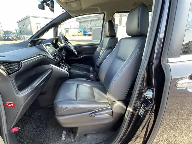 トヨタ エスクァイア Gi 道央・札幌 2015(平27)年 8.8万km スパークリングブラックパールクリスタルシャイン ４WD/寒冷地仕様/純正ディーラーOPナビ/CD/DVD/BT/フルセグ/純正フリップダウンモニター/横滑り防止装置/クルーズコントロール/バックカメラ/ビルトインETC/アイドリングストップ/ECOMODE/自動防眩ミラー/両側パワースライドドア/前席シートヒーター/レザーシート/革巻きウッドコンビステアリング/ステアリングリモコン/MTモード付AT/プッシュスタート/スマートキー/LEDヘッドライト/オートライト/オートハイビーム/フォグランプ/電動格納ミラー/ウィンカーミラー/純正フロアマット/ドアバイザー/スペアキー/純正エンジンスターター/純正AW付冬タイヤ積込/195/65/R15/2019年/山5mm/社外アルミホイール積込（４本）