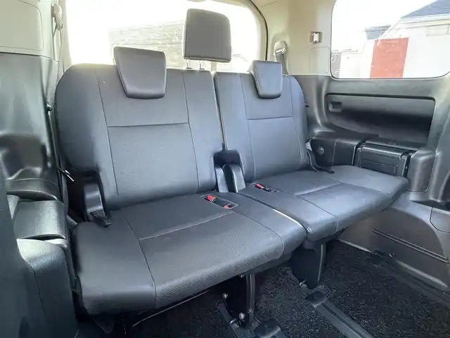 トヨタ エスクァイア Gi 道央・札幌 2015(平27)年 8.8万km スパークリングブラックパールクリスタルシャイン ４WD/寒冷地仕様/純正ディーラーOPナビ/CD/DVD/BT/フルセグ/純正フリップダウンモニター/横滑り防止装置/クルーズコントロール/バックカメラ/ビルトインETC/アイドリングストップ/ECOMODE/自動防眩ミラー/両側パワースライドドア/前席シートヒーター/レザーシート/革巻きウッドコンビステアリング/ステアリングリモコン/MTモード付AT/プッシュスタート/スマートキー/LEDヘッドライト/オートライト/オートハイビーム/フォグランプ/電動格納ミラー/ウィンカーミラー/純正フロアマット/ドアバイザー/スペアキー/純正エンジンスターター/純正AW付冬タイヤ積込/195/65/R15/2019年/山5mm/社外アルミホイール積込（４本）