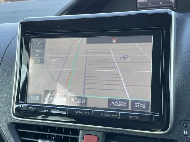 トヨタ エスクァイア Gi 道央・札幌 2015(平27)年 8.8万km スパークリングブラックパールクリスタルシャイン ４WD/寒冷地仕様/純正ディーラーOPナビ/CD/DVD/BT/フルセグ/純正フリップダウンモニター/横滑り防止装置/クルーズコントロール/バックカメラ/ビルトインETC/アイドリングストップ/ECOMODE/自動防眩ミラー/両側パワースライドドア/前席シートヒーター/レザーシート/革巻きウッドコンビステアリング/ステアリングリモコン/MTモード付AT/プッシュスタート/スマートキー/LEDヘッドライト/オートライト/オートハイビーム/フォグランプ/電動格納ミラー/ウィンカーミラー/純正フロアマット/ドアバイザー/スペアキー/純正エンジンスターター/純正AW付冬タイヤ積込/195/65/R15/2019年/山5mm/社外アルミホイール積込（４本）