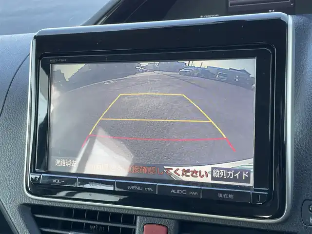 トヨタ エスクァイア Gi 道央・札幌 2015(平27)年 8.8万km スパークリングブラックパールクリスタルシャイン ４WD/寒冷地仕様/純正ディーラーOPナビ/CD/DVD/BT/フルセグ/純正フリップダウンモニター/横滑り防止装置/クルーズコントロール/バックカメラ/ビルトインETC/アイドリングストップ/ECOMODE/自動防眩ミラー/両側パワースライドドア/前席シートヒーター/レザーシート/革巻きウッドコンビステアリング/ステアリングリモコン/MTモード付AT/プッシュスタート/スマートキー/LEDヘッドライト/オートライト/オートハイビーム/フォグランプ/電動格納ミラー/ウィンカーミラー/純正フロアマット/ドアバイザー/スペアキー/純正エンジンスターター/純正AW付冬タイヤ積込/195/65/R15/2019年/山5mm/社外アルミホイール積込（４本）