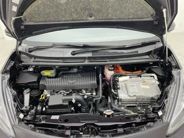 トヨタ シエンタ ハイブリッド G クエロ 茨城県 2018(平30)年 4万km クールボルドーガラスフレーク 純正7インチメモリナビ（NSCO-W66）/・バックカメラ/・Bluetooth/FM/AM/CD/AUX/SD/・ワンセグテレビ/ETC/両側パワースライド/純正フロアマット/シートヒーター（D+N席）/衝突被害軽減ブレーキ/レーンキープアシスト/横滑り防止機能/オートライト/オートマチックハイビーム/盗難防止機能/LEDヘッドライト/スマートキー/ウィンカーミラー/エンジンスタートボタン/ABS