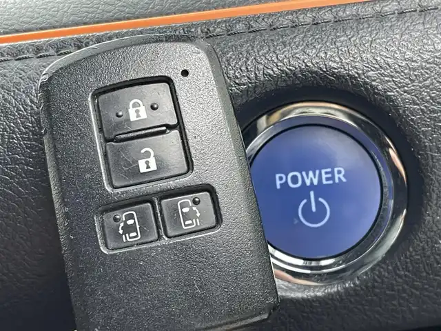 トヨタ シエンタ ハイブリッド G クエロ 茨城県 2018(平30)年 4万km クールボルドーガラスフレーク 純正7インチメモリナビ（NSCO-W66）/・バックカメラ/・Bluetooth/FM/AM/CD/AUX/SD/・ワンセグテレビ/ETC/両側パワースライド/純正フロアマット/シートヒーター（D+N席）/衝突被害軽減ブレーキ/レーンキープアシスト/横滑り防止機能/オートライト/オートマチックハイビーム/盗難防止機能/LEDヘッドライト/スマートキー/ウィンカーミラー/エンジンスタートボタン/ABS