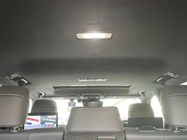 トヨタ ランドクルーザー GRスポーツ 愛知県 2024(令6)年 1.5万km プレシャスホワイトパール ワンオーナー/ムーンルーフ/ブラックルーフレール〈MOP〉/ブラックレザーシート/前席パワーシート/・マイコンプリセットドライビングポジションシステム/前席・2列目左右シートヒーター＆ベンチレーション/3列目電動格納シート/Tコネクトナビゲーションシステム〈MOP〉/・12.3インチディスプレイ/・地デジTV／DVD／Bluetooth／Miracast／USB/・マルチテレインモニター/・ドライブモードセレクト（CUSTOM）/JBLプレミアムサウンドシステム〈MOP〉/リアエンターテイメントシステム〈MOP〉/フロント／バック／アラウンドビューカメラ/パワーバックドア/電動デフロック/LEDヘッドライト／シーケンシャルターンランプ/クールボックス〈MOP〉/寒冷地仕様〈MOP〉/・LEDリアフォグ／デアイサー／カメラ洗浄機能/TOYOTA SAFETY SENSE/・プリクラッシセーフティ/・レーントレーシングアシスト/・レーダークルーズコントロール/・ロードサインアシスト/・アダプティブハイビーム/パーキングサポートブレーキ/ブラインドスポットモニター/充電用USBタイプC端子/純正18インチAW〈マットグレー塗装〉