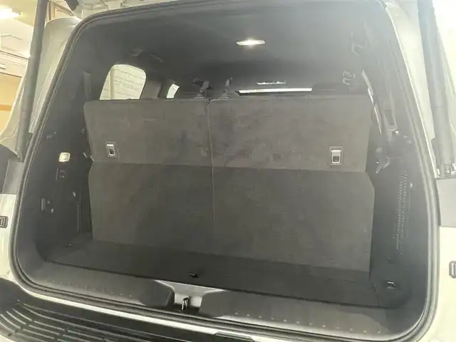 トヨタ ランドクルーザー GRスポーツ 愛知県 2024(令6)年 1.5万km プレシャスホワイトパール ワンオーナー/ムーンルーフ/ブラックルーフレール〈MOP〉/ブラックレザーシート/前席パワーシート/・マイコンプリセットドライビングポジションシステム/前席・2列目左右シートヒーター＆ベンチレーション/3列目電動格納シート/Tコネクトナビゲーションシステム〈MOP〉/・12.3インチディスプレイ/・地デジTV／DVD／Bluetooth／Miracast／USB/・マルチテレインモニター/・ドライブモードセレクト（CUSTOM）/JBLプレミアムサウンドシステム〈MOP〉/リアエンターテイメントシステム〈MOP〉/フロント／バック／アラウンドビューカメラ/パワーバックドア/電動デフロック/LEDヘッドライト／シーケンシャルターンランプ/クールボックス〈MOP〉/寒冷地仕様〈MOP〉/・LEDリアフォグ／デアイサー／カメラ洗浄機能/TOYOTA SAFETY SENSE/・プリクラッシセーフティ/・レーントレーシングアシスト/・レーダークルーズコントロール/・ロードサインアシスト/・アダプティブハイビーム/パーキングサポートブレーキ/ブラインドスポットモニター/充電用USBタイプC端子/純正18インチAW〈マットグレー塗装〉