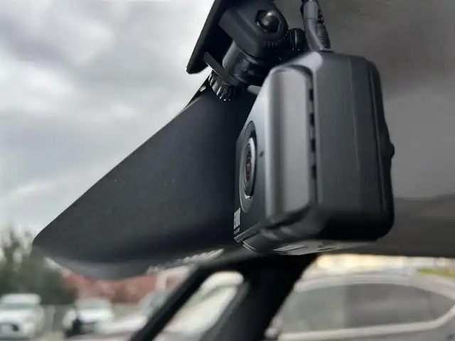 ダイハツ ムーヴ キャンバス ストライプス G 大阪府 2022(令4)年 3.1万km シャイニングホワイトパール/サンドベージュメタリック スマートアシスト　/純正９インチディスプレイオーディオ　/　フルセグＴＶ／ＢＴ／ＨＤＭＩ／/　ＵＳＢ／アップルカープレイ　/バックカメラ　/両側電動パワースライドドア　/シートヒーター/置くだけ充電スポット　/ETC　/前後ドライブレコーダー　