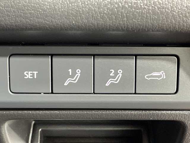 マツダ ＣＸ－３０ 20S Lパッケージ 神奈川県 2022(令4)年 2万km ソウルレッドクリスタルM AWD/BOSEプレミアムサウンド/マツダコネクト/CD DVD　フルセグ/メモリーオーディオ　HDMI　USB　Bluetooth　/アラウンドビューモニター/ヘッドアップディスプレイ/パワーバックドア/i-ACTIVSENSE/マツダレーダークルーズコントロール/スマートブレーキサポート/AT誤発進抑制機能/クルージング＆トラフィックサポート/ブラインドスポットモニター/前後接近車両検知/リアクロストラフィックアラート/レーンキープアシストシステム/ハイビームコントロールシステム/ドライバーモニタリング/前後ソナー/社外前後ドライブレコーダー/ディスタンス＆スピードアラート/アイドリングストップ/運転席パワーシート/ポジションメモリー/前席シートヒーター/革巻きステアリング/パドルシフト/ステアリングヒーター/ダウンヒルアシストコントロール/ドライブモードセレクト/SOSコール/電動パーキングブレーキ/オートブレーキホールド/ETC/プッシュスタート/スマートキー/アダブティブLEDヘッドランプ/デイタイムランニングランプ/純正18インチアルミホイール