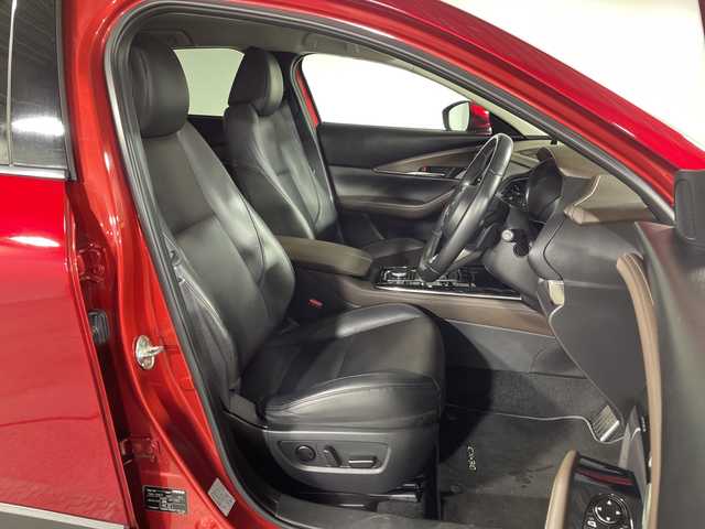 マツダ ＣＸ－３０ 20S Lパッケージ 神奈川県 2022(令4)年 2万km ソウルレッドクリスタルM AWD/BOSEプレミアムサウンド/マツダコネクト/CD DVD　フルセグ/メモリーオーディオ　HDMI　USB　Bluetooth　/アラウンドビューモニター/ヘッドアップディスプレイ/パワーバックドア/i-ACTIVSENSE/マツダレーダークルーズコントロール/スマートブレーキサポート/AT誤発進抑制機能/クルージング＆トラフィックサポート/ブラインドスポットモニター/前後接近車両検知/リアクロストラフィックアラート/レーンキープアシストシステム/ハイビームコントロールシステム/ドライバーモニタリング/前後ソナー/社外前後ドライブレコーダー/ディスタンス＆スピードアラート/アイドリングストップ/運転席パワーシート/ポジションメモリー/前席シートヒーター/革巻きステアリング/パドルシフト/ステアリングヒーター/ダウンヒルアシストコントロール/ドライブモードセレクト/SOSコール/電動パーキングブレーキ/オートブレーキホールド/ETC/プッシュスタート/スマートキー/アダブティブLEDヘッドランプ/デイタイムランニングランプ/純正18インチアルミホイール