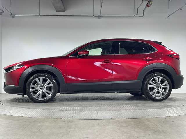 マツダ ＣＸ－３０ 20S Lパッケージ 神奈川県 2022(令4)年 2万km ソウルレッドクリスタルM AWD/BOSEプレミアムサウンド/マツダコネクト/CD DVD　フルセグ/メモリーオーディオ　HDMI　USB　Bluetooth　/アラウンドビューモニター/ヘッドアップディスプレイ/パワーバックドア/i-ACTIVSENSE/マツダレーダークルーズコントロール/スマートブレーキサポート/AT誤発進抑制機能/クルージング＆トラフィックサポート/ブラインドスポットモニター/前後接近車両検知/リアクロストラフィックアラート/レーンキープアシストシステム/ハイビームコントロールシステム/ドライバーモニタリング/前後ソナー/社外前後ドライブレコーダー/ディスタンス＆スピードアラート/アイドリングストップ/運転席パワーシート/ポジションメモリー/前席シートヒーター/革巻きステアリング/パドルシフト/ステアリングヒーター/ダウンヒルアシストコントロール/ドライブモードセレクト/SOSコール/電動パーキングブレーキ/オートブレーキホールド/ETC/プッシュスタート/スマートキー/アダブティブLEDヘッドランプ/デイタイムランニングランプ/純正18インチアルミホイール