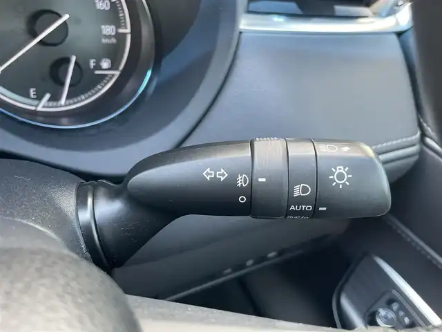 トヨタ ハリアー Z 千葉県 2021(令3)年 4.1万km ホワイトパールクリスタルシャイン トヨタセーフティセンス/　衝突軽減ブレーキ/レーンキープアシスト/　レーダークルーズコントロール/オートハイビーム/　クリアランスソナー/ブラインドスポットモニター/　ヘッドアップディスプレイ/JBLプレミアムサウンド/調光パノラマルーフ/純正12.3インチナビ/　フルセグ/BT/USB/カープレイ/全方位カメラ/デジタルインナーミラー/ステアリングスイッチ/ETC2.0/電動パーキングブレーキ/ブレーキホールド/ハンズフリーパワーバックドア/パワーシート(D席)/ハーフレザーシート/LEDヘッドライト/オートライト/フォグライト/スマートキー/プッシュスタート/純正フロアマット/純正19インチAW