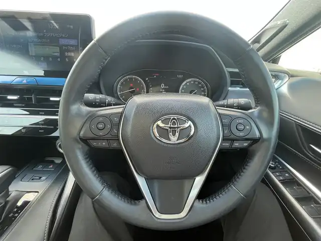 トヨタ ハリアー Z 千葉県 2021(令3)年 4.1万km ホワイトパールクリスタルシャイン トヨタセーフティセンス/　衝突軽減ブレーキ/レーンキープアシスト/　レーダークルーズコントロール/オートハイビーム/　クリアランスソナー/ブラインドスポットモニター/　ヘッドアップディスプレイ/JBLプレミアムサウンド/調光パノラマルーフ/純正12.3インチナビ/　フルセグ/BT/USB/カープレイ/全方位カメラ/デジタルインナーミラー/ステアリングスイッチ/ETC2.0/電動パーキングブレーキ/ブレーキホールド/ハンズフリーパワーバックドア/パワーシート(D席)/ハーフレザーシート/LEDヘッドライト/オートライト/フォグライト/スマートキー/プッシュスタート/純正フロアマット/純正19インチAW