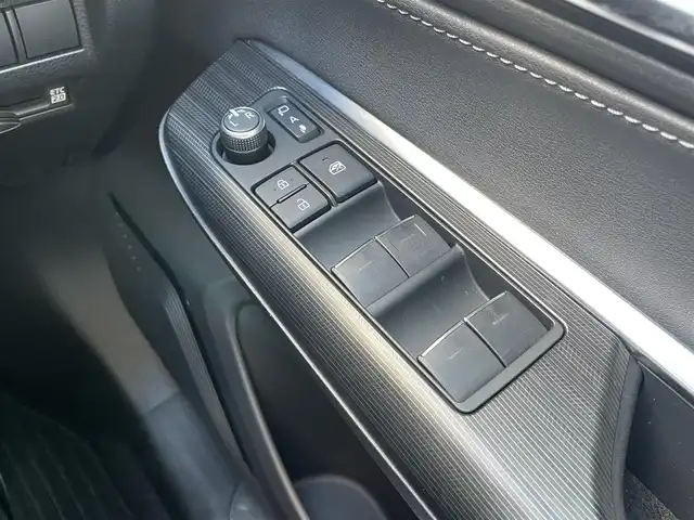 トヨタ ハリアー Z 千葉県 2021(令3)年 4.1万km ホワイトパールクリスタルシャイン トヨタセーフティセンス/　衝突軽減ブレーキ/レーンキープアシスト/　レーダークルーズコントロール/オートハイビーム/　クリアランスソナー/ブラインドスポットモニター/　ヘッドアップディスプレイ/JBLプレミアムサウンド/調光パノラマルーフ/純正12.3インチナビ/　フルセグ/BT/USB/カープレイ/全方位カメラ/デジタルインナーミラー/ステアリングスイッチ/ETC2.0/電動パーキングブレーキ/ブレーキホールド/ハンズフリーパワーバックドア/パワーシート(D席)/ハーフレザーシート/LEDヘッドライト/オートライト/フォグライト/スマートキー/プッシュスタート/純正フロアマット/純正19インチAW