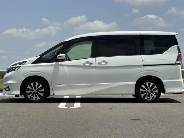 日産 セレナ ハイウェイスターVセレクションⅡ 佐賀県 2019(令1)年 4.4万km ブリリアントホワイトパール エマージェンシーブレーキ/横滑り防止装置/踏み間違い衝突防止アシスト/車線逸脱警報/標識検知機能/９型SDナビゲーション/・フルセグTV/CD/DVD/BT/USB/HDMI/バックカメラ/ALPINEフリップダウンモニター/両側パワースライドドア/クルーズコントロール/ドライブレコーダー/ETC/コーナーセンサー/USBポート/純正LEDヘッドライト/純正16インチアルミホイール