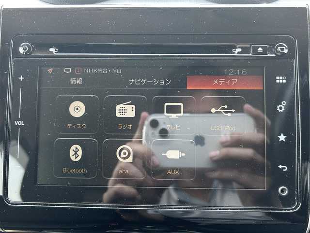 スズキ スイフト HYBRID RS 岡山県 2017(平29)年 2.8万km プレミアムシルバーメタリック 純正ナビ/（AM.FM.BT.TV.DVD.CD）/全方位カメラ/USB入力端子/シートヒーター/LEDヘッドライト/パドルシフト/オートライト/スマートキー×２/トノカバー